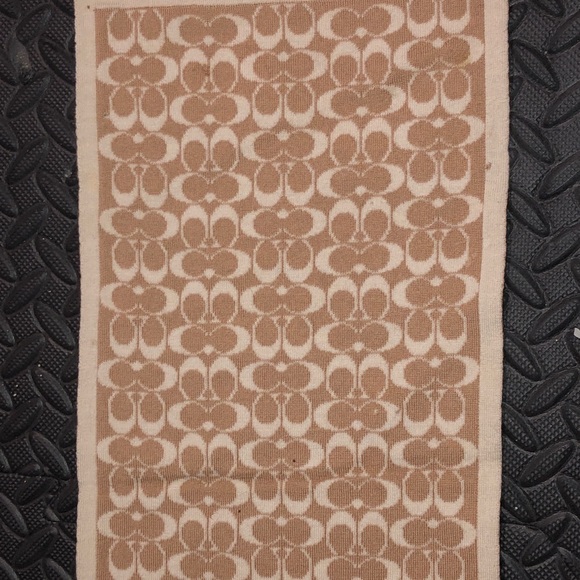 Coach winter scarf - Picture 3 of 3